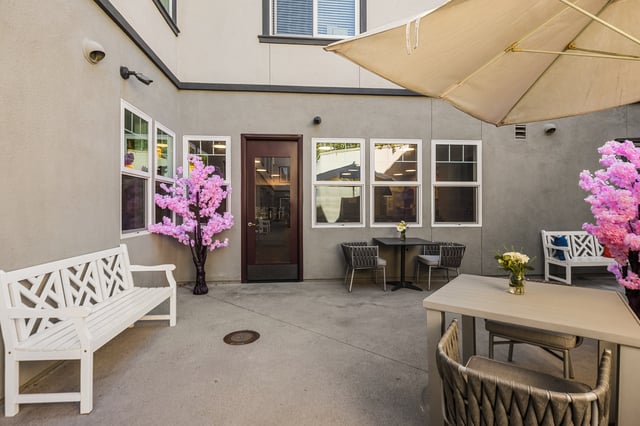 1 Allara-046-mc-courtyard